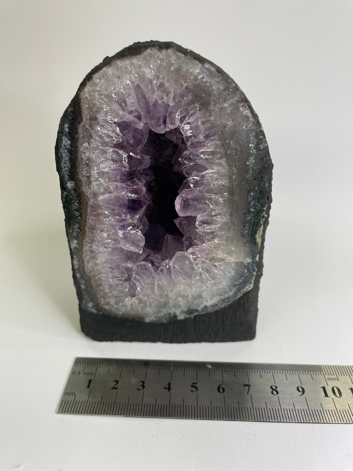 Amethyst GEODE - 1030