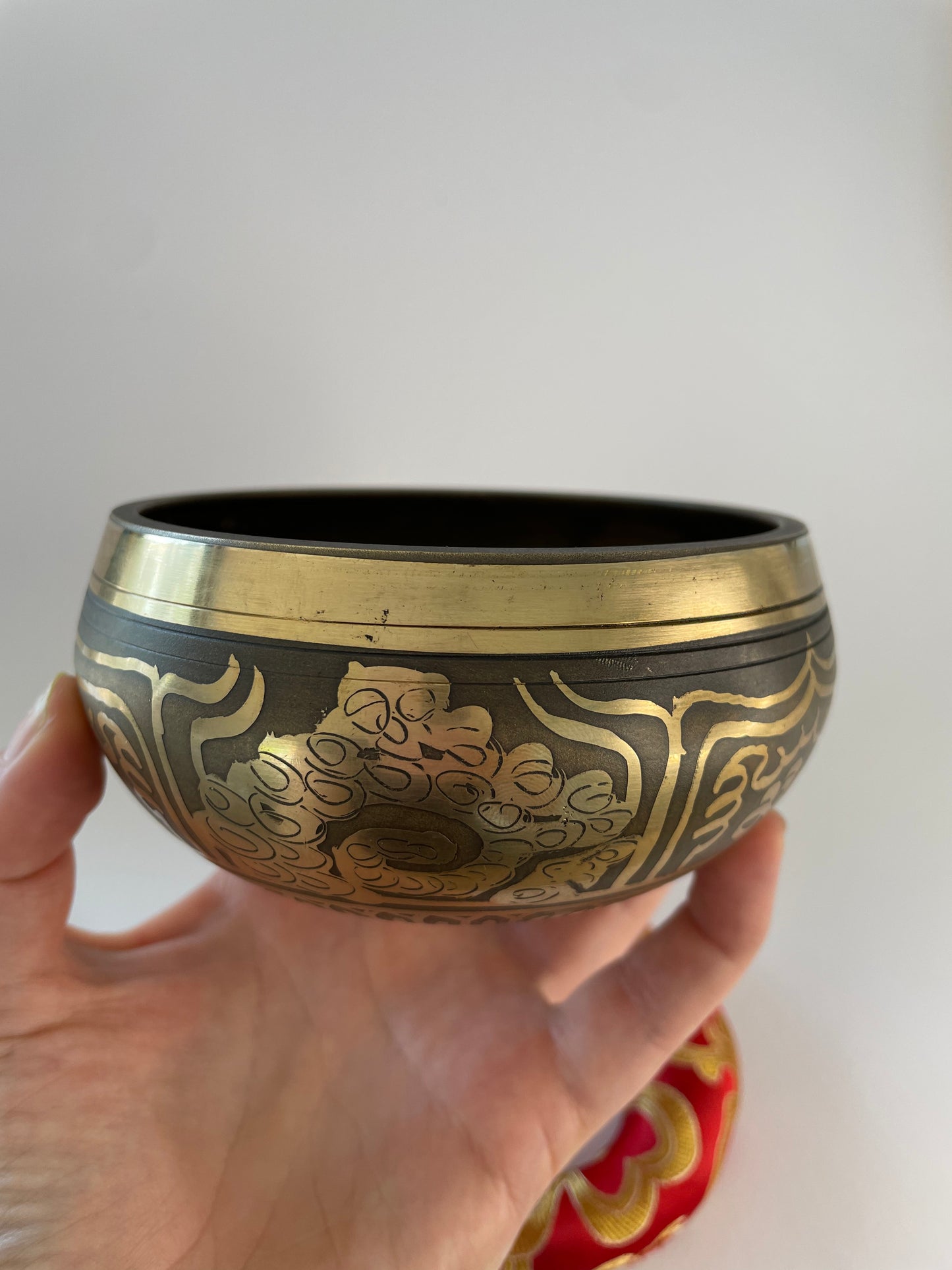 Grey + Gold Medium Singing Bowl - 5014