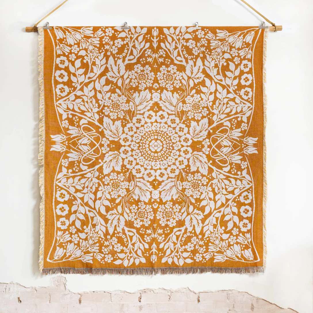 'GOLDEN SLUMBERS' WOVEN PICNIC RUG/THROW